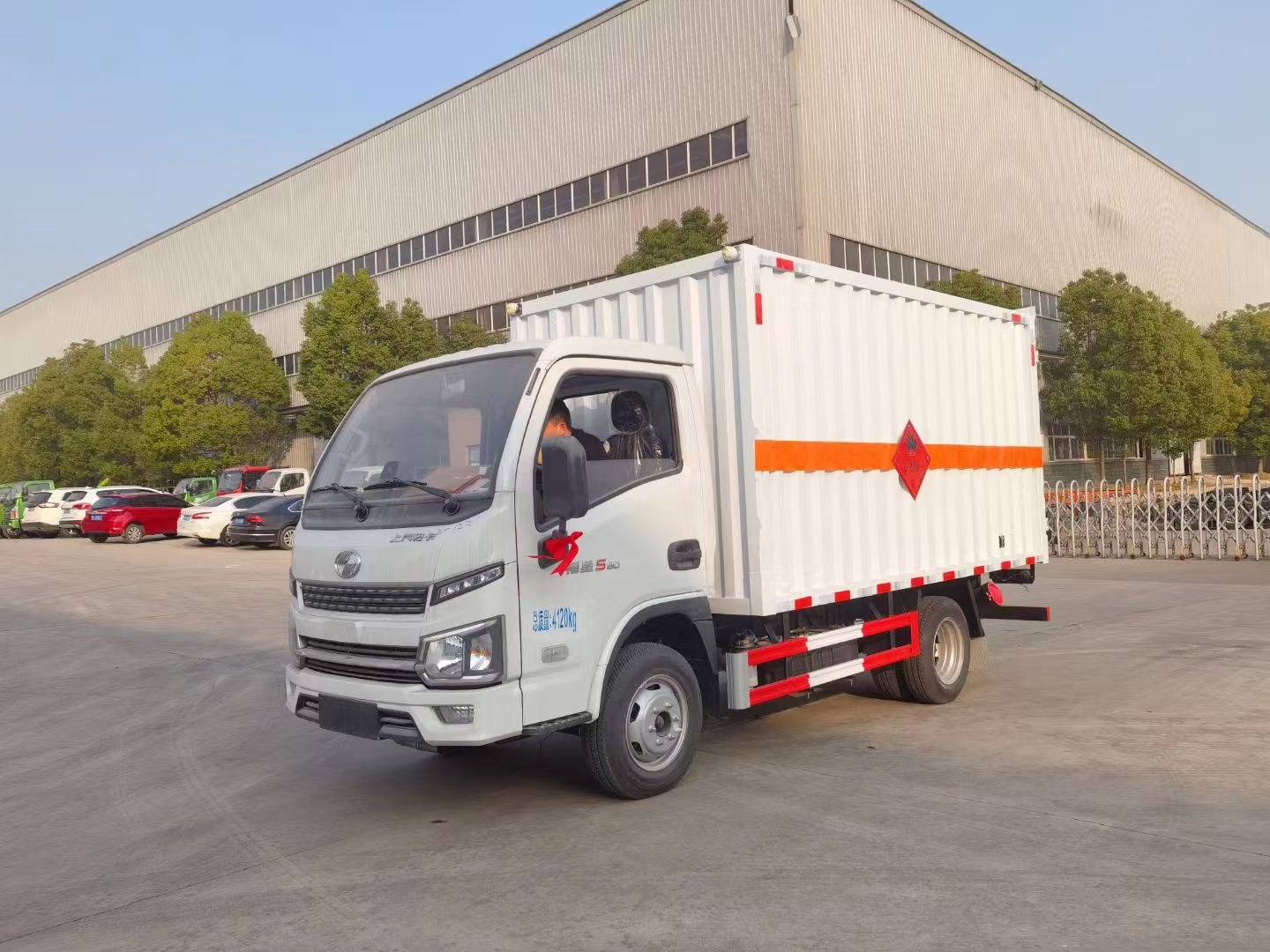 躍進S80柴油版3.4米易燃氣體廂式運輸車