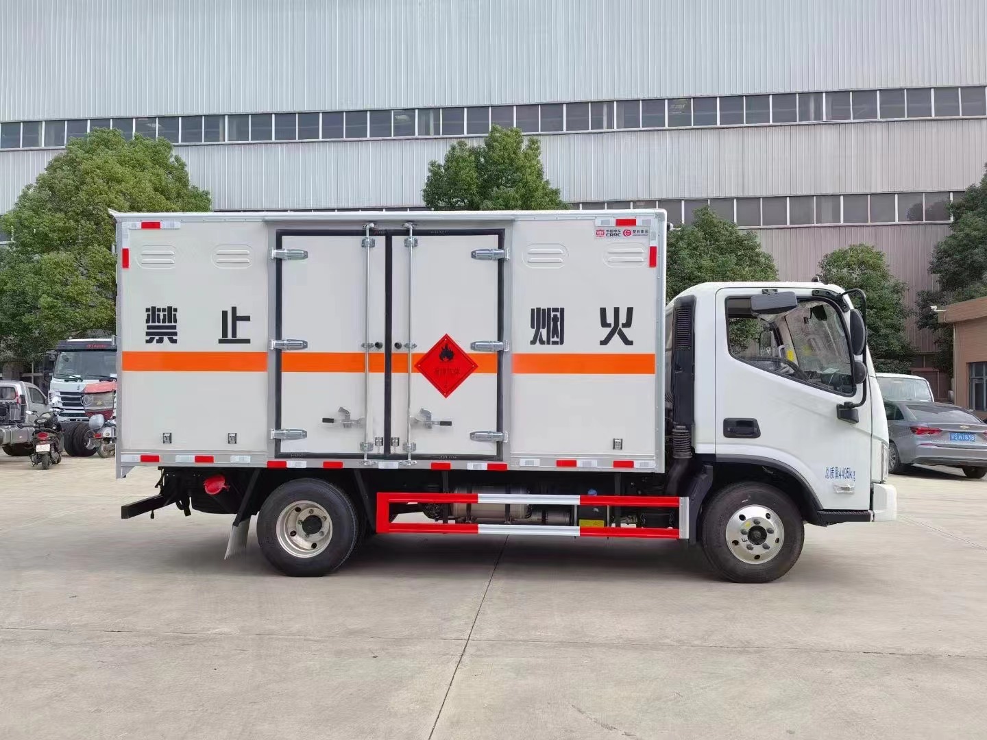 福田歐馬可寬體藍牌4.1米易燃氣體廂式運輸車