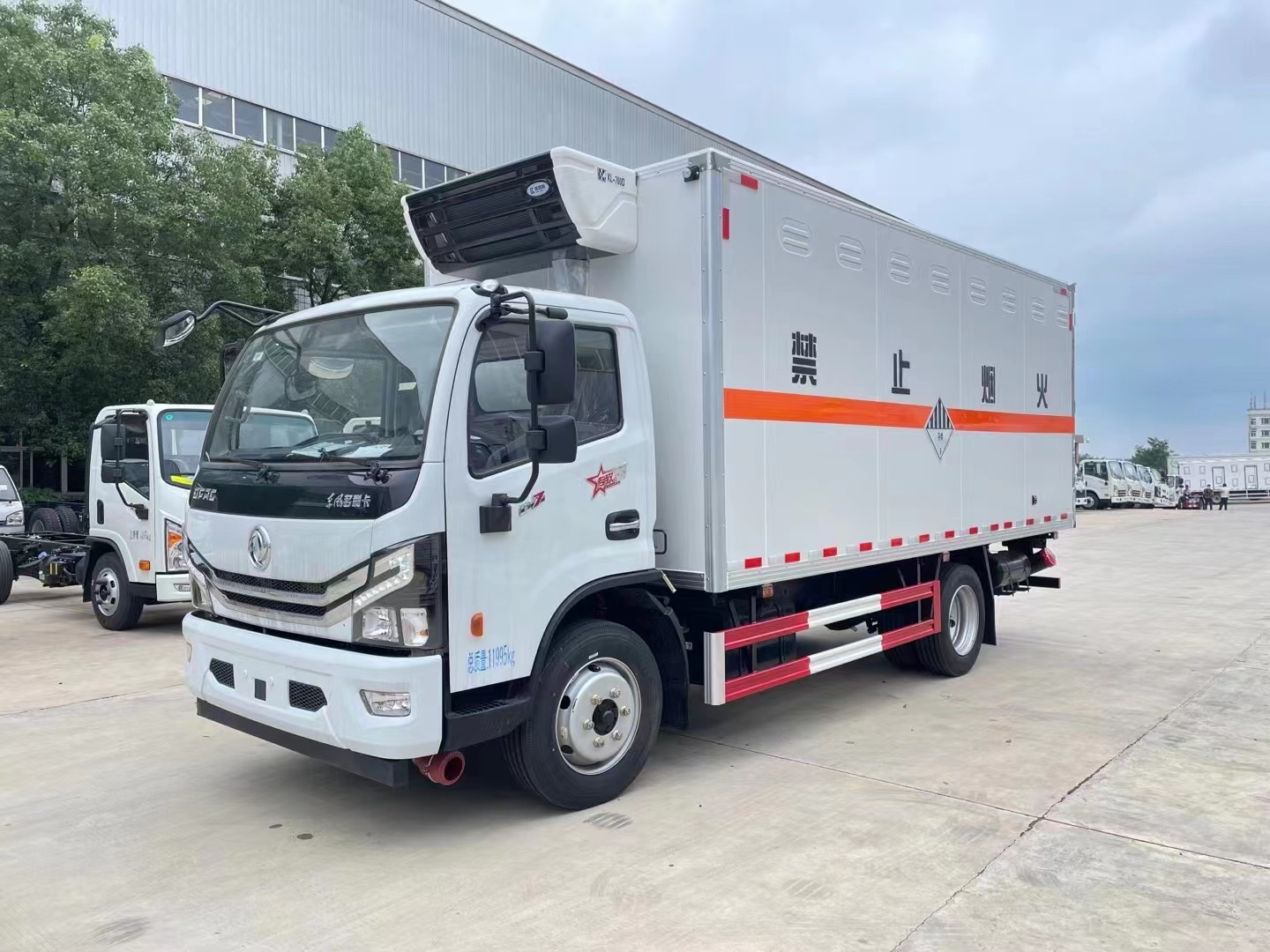 東風(fēng)5.2米雜項(xiàng)廂式車(chē)