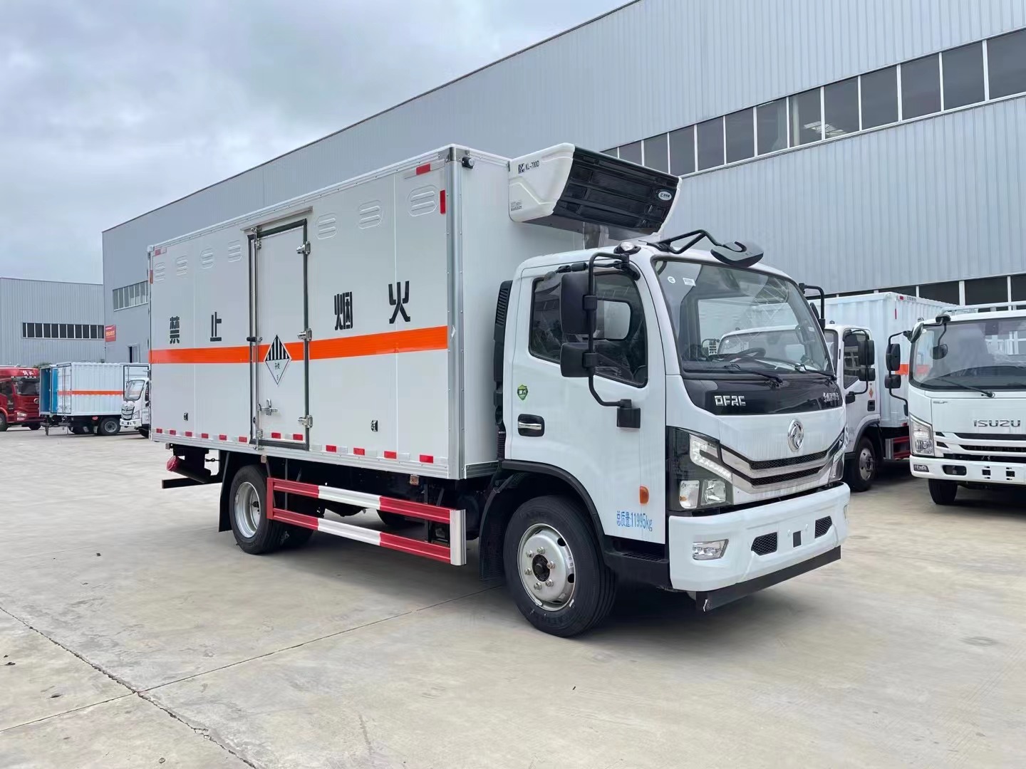 東風(fēng)5.2米雜項(xiàng)廂式車(chē)