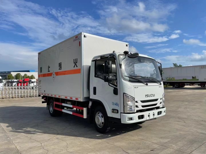 五十鈴藍(lán)牌毒感廂式車(chē)