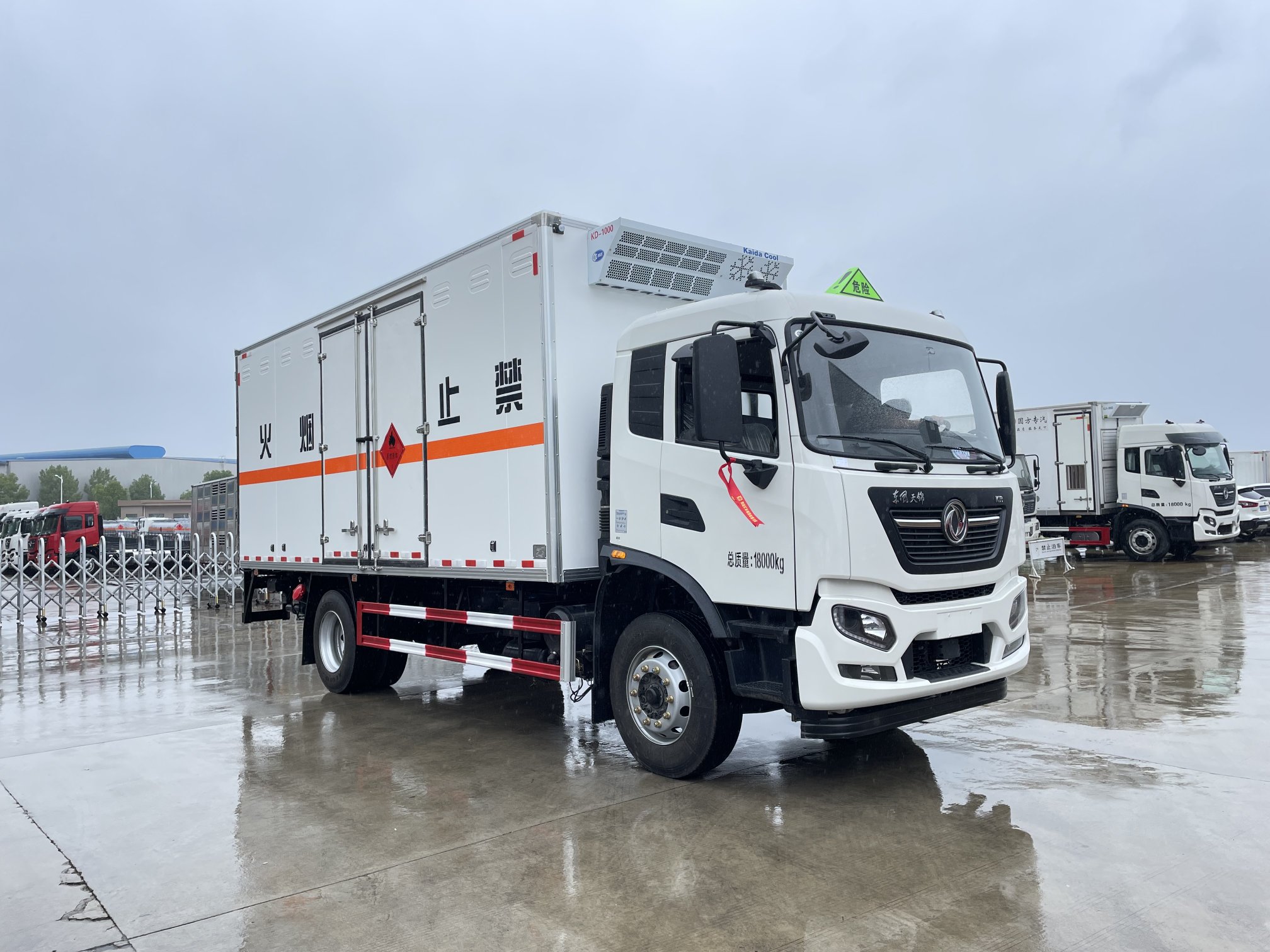 東風(fēng)天錦（6.2米/6.8米）10噸液體廂式運輸車