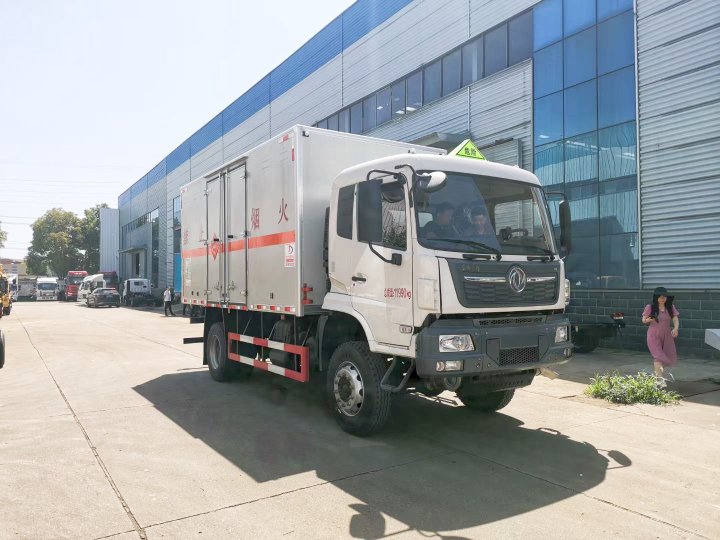 5.1米四驅爆破器材運輸車