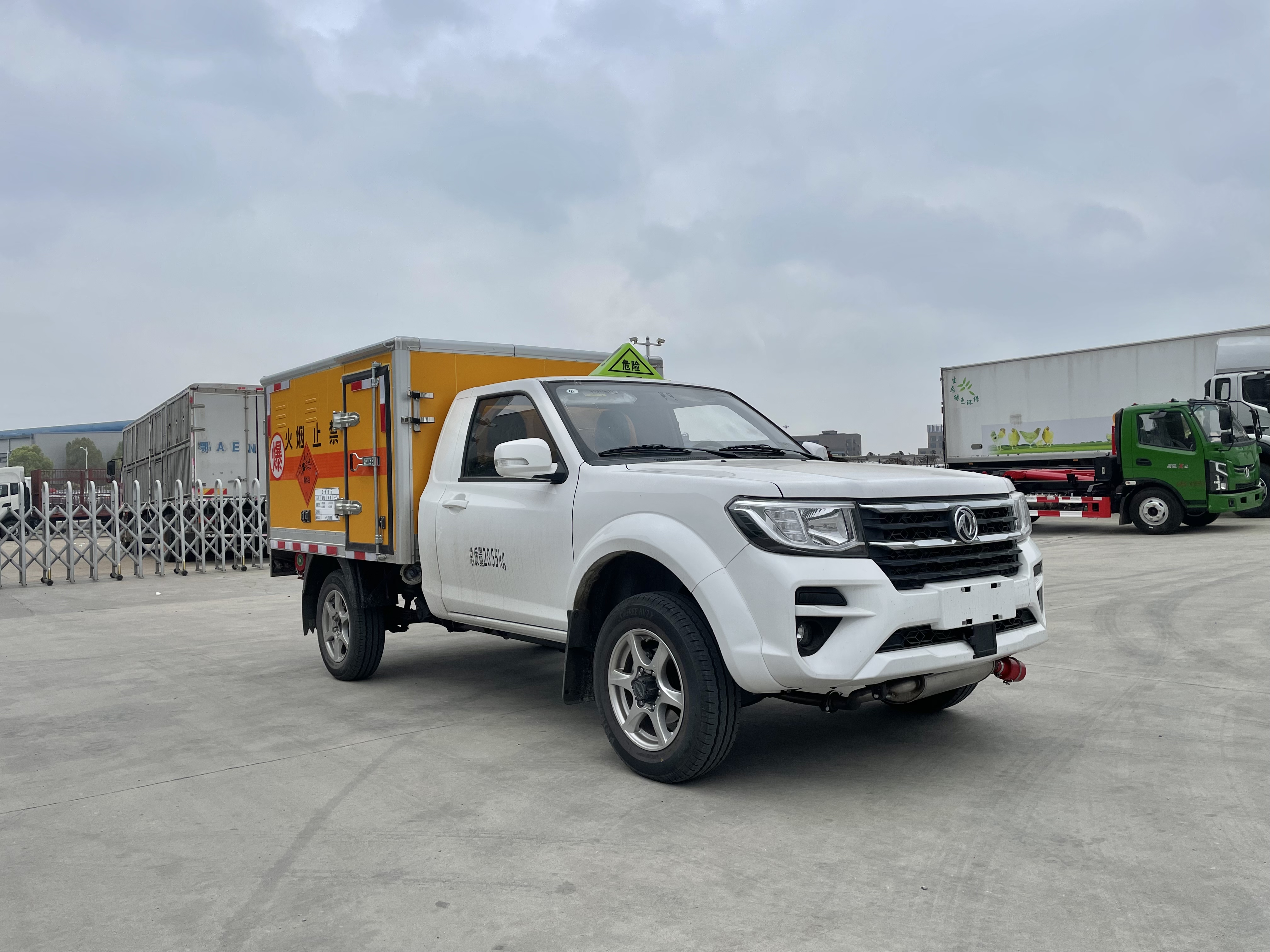 東風(fēng)日產(chǎn)四驅(qū)皮卡炸藥車