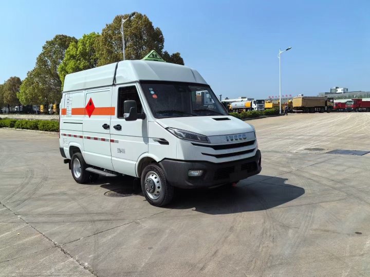 依維柯面包式氣體氣瓶危險品運輸車